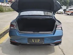 2021 Hyundai Elantra 1.5L CVT LUX Premium, синий — фото 17