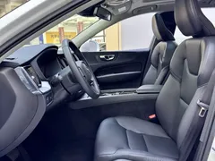 2021 Volvo XC60 4WD Luxury, белый — фото 3