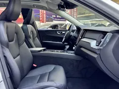 2021 Volvo XC60 4WD Luxury, белый — фото 4