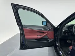 2021 BMW 5 Series 5 530Li M, чёрный — фото 11