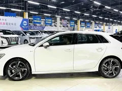 2023 Audi A3 Sportback 35 TFSI, белый — фото 3