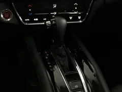 2020 Honda Vezel 220 TURBO CVT Luxury, белый — фото 13