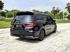 2022 Honda Odyssey 2.0L e:HEV, чёрный — фото 6