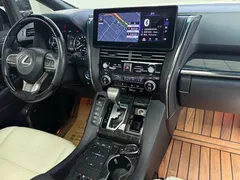 2020 Lexus LM 300h, белый — фото 19