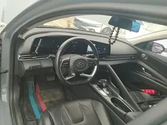 2021 Hyundai Elantra 1.5L CVT LUX Premium — фото 10