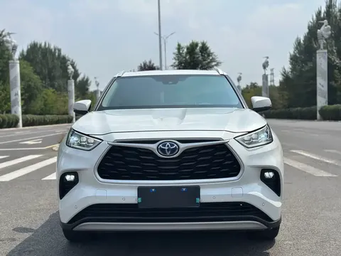 2022 Toyota Highlander Hybrid 2.5L 4WD Premium 7-seat