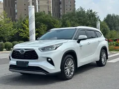 2022 Toyota Highlander Hybrid 2.5L 4WD Premium 7-seat, белый — фото 2