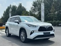 2022 Toyota Highlander Hybrid 2.5L 4WD Premium 7-seat, белый — фото 3