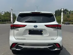 2022 Toyota Highlander Hybrid 2.5L 4WD Premium 7-seat, белый — фото 4