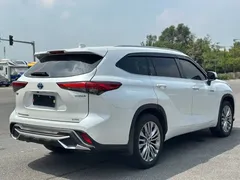 2022 Toyota Highlander Hybrid 2.5L 4WD Premium 7-seat, белый — фото 5