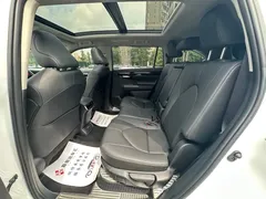 2022 Toyota Highlander Hybrid 2.5L 4WD Premium 7-seat, белый — фото 7
