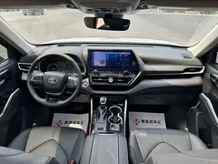 2022 Toyota Highlander Hybrid 2.5L 4WD Premium 7-seat, белый — фото 8