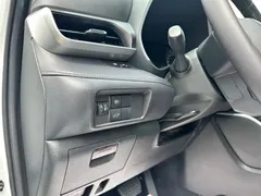 2022 Toyota Highlander Hybrid 2.5L 4WD Premium 7-seat, белый — фото 13
