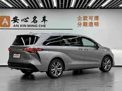 2023 Toyota Sienna 2.5L Hybrid Premium — фото 3