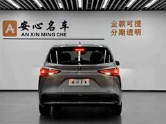 2023 Toyota Sienna 2.5L Hybrid Premium — фото 4