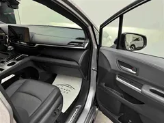 2023 Toyota Sienna 2.5L Hybrid Premium — фото 9