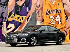 2022 Audi A8L 60 TFSIe quattro, чёрный — фото 1