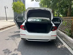 2022 Honda Accord 260TURBO Luxury, белый — фото 25