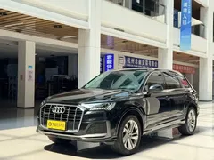 2023 Audi Q7 45 TFSI quattro S line, чёрный — фото 1