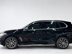 2022 BMW X5 30Li M, чёрный — фото 2