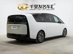 2024 Li Auto MEGA Ultra, белый — фото 6