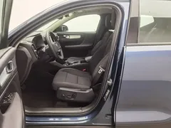 2021 Volvo XC40 T4 4WD, синий — фото 10