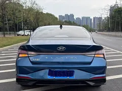 2021 Hyundai Elantra 1.5L CVT LUX Premium, синий — фото 4