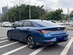 2021 Hyundai Elantra 1.5L CVT LUX Premium, синий — фото 6