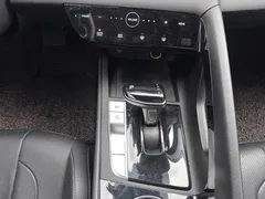 2021 Hyundai Elantra 1.5L CVT LUX Premium, синий — фото 13