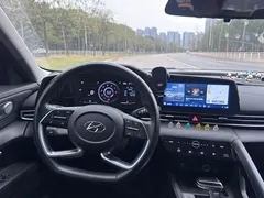 2021 Hyundai Elantra 1.5L CVT LUX Premium, синий — фото 15