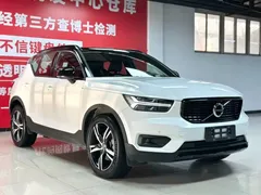 2021 Volvo XC40 T4 4WD Sport, белый — фото 2