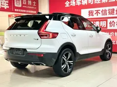 2021 Volvo XC40 T4 4WD Sport, белый — фото 5