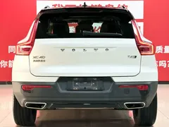 2021 Volvo XC40 T4 4WD Sport, белый — фото 6