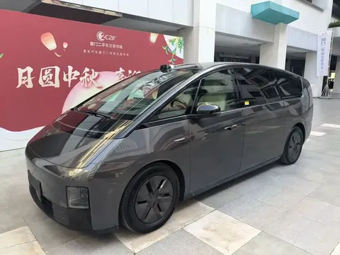 2024 Li Auto MEGA Ultra