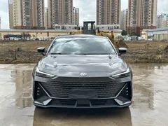 2022 Changan UNI-V 1.5T — фото 2