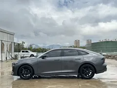2022 Changan UNI-V 1.5T — фото 3