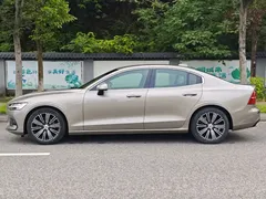 2021 Volvo S60 T4 Luxury — фото 3