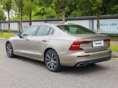 2021 Volvo S60 T4 Luxury — фото 4