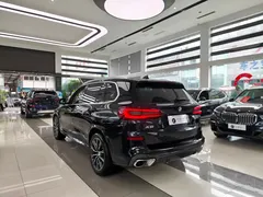 2022 BMW X5 30Li Premium M Sport Package, чёрный — фото 4
