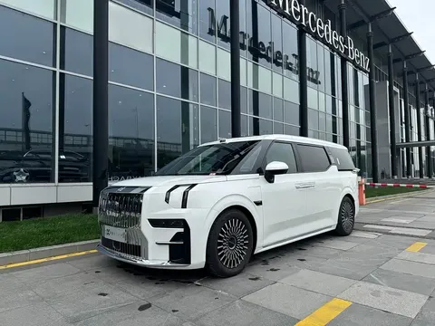 2024 Zeekr 009 7-seat 4WD 108kWh