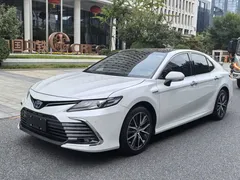 2021 Toyota Camry Hybrid 2.5HG Luxury, белый — фото 1