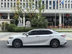 2021 Toyota Camry Hybrid 2.5HG Luxury, белый — фото 2