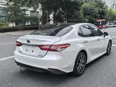 2021 Toyota Camry Hybrid 2.5HG Luxury, белый — фото 5