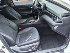 2021 Toyota Camry Hybrid 2.5HG Luxury, белый — фото 11