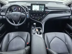 2021 Toyota Camry Hybrid 2.5HG Luxury, белый — фото 14