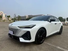 2023 Changan UNI-V 1.5T, белый — фото 1
