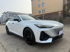 2023 Changan UNI-V 1.5T, белый — фото 3