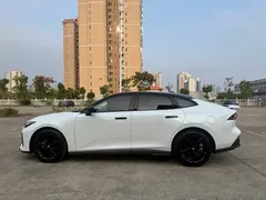 2023 Changan UNI-V 1.5T, белый — фото 10