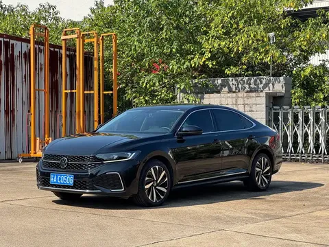 2023 Volkswagen Passat 330TSI Elite