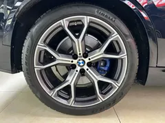 2021 BMW X5 xDrive40i M, чёрный — фото 29
